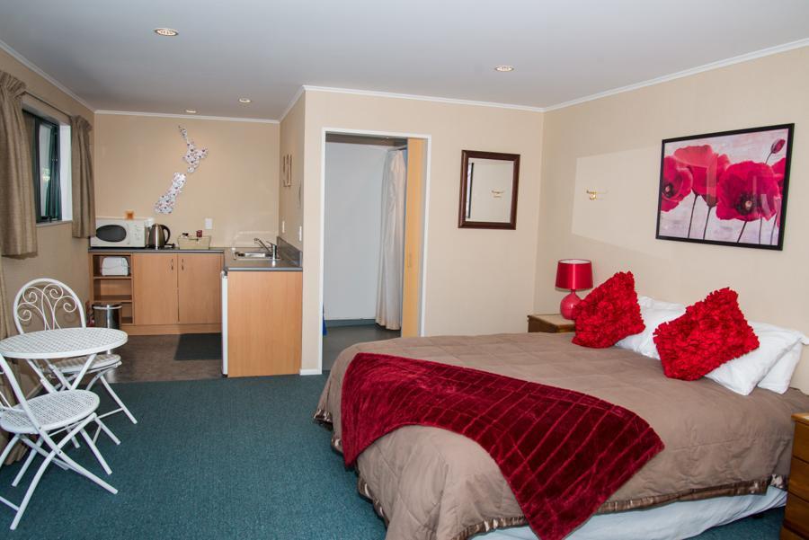 Te Waka Lodge Te Anau Buitenkant foto